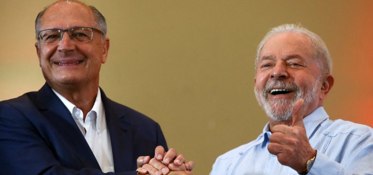 Lula e Alckmin fecham acordo em São Paulo para compor chapa nas eleições de outubro.