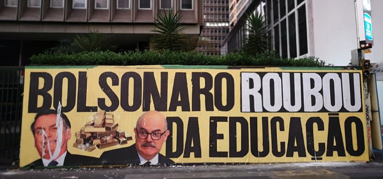 Lambe lambe na Avenida Paulista x Rua Haddock Lobo. São Paulo, SP. 24 de junho de 2021.