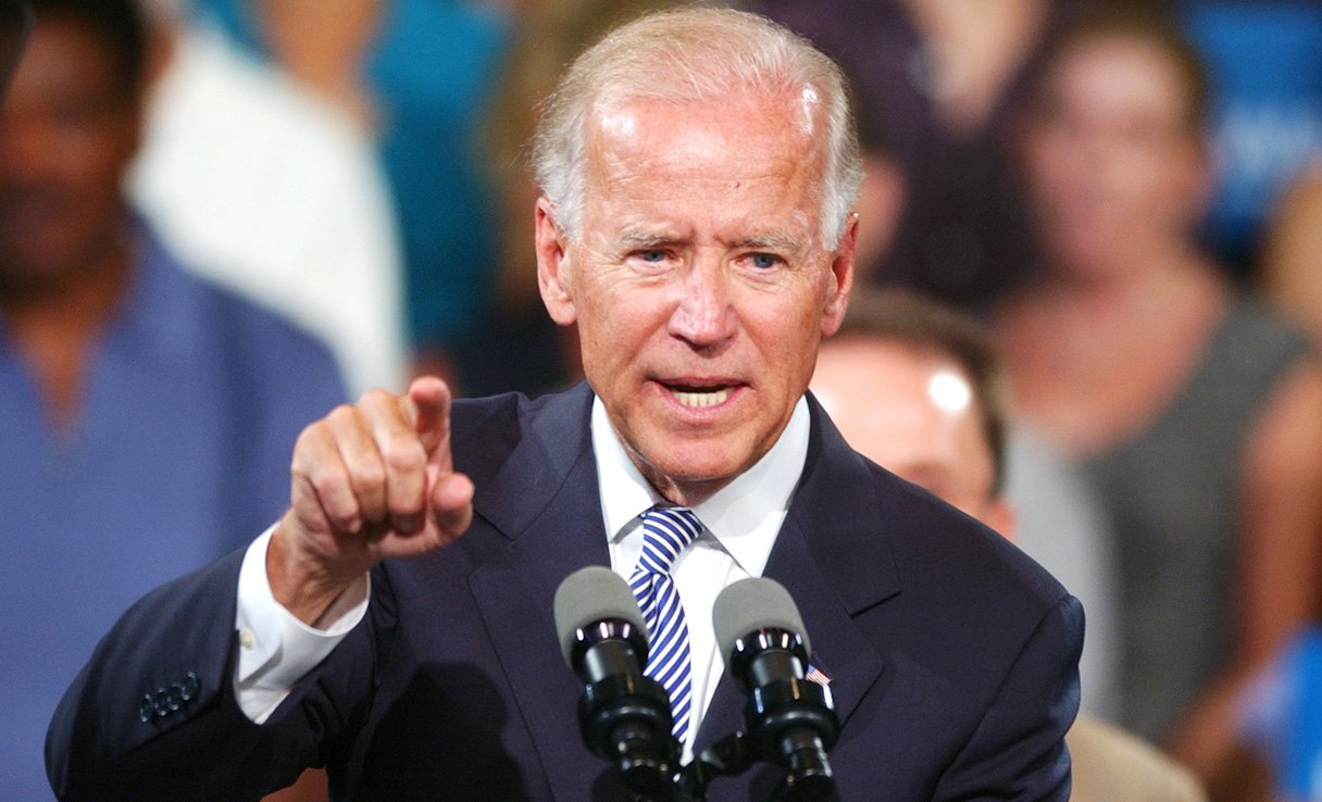 O vice-presidente dos Estados Unidos, Joe Biden, disse a parlamentares democratas nesta quarta-feira que nada no acordo sobre o programa nuclear iraniano remove a opção de ação militar, disse o deputado Steve Israel