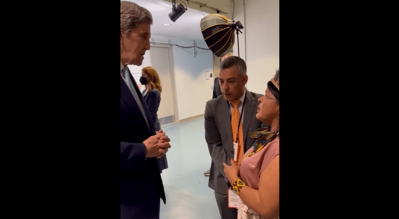 John Kerry e Sonia Guajajara