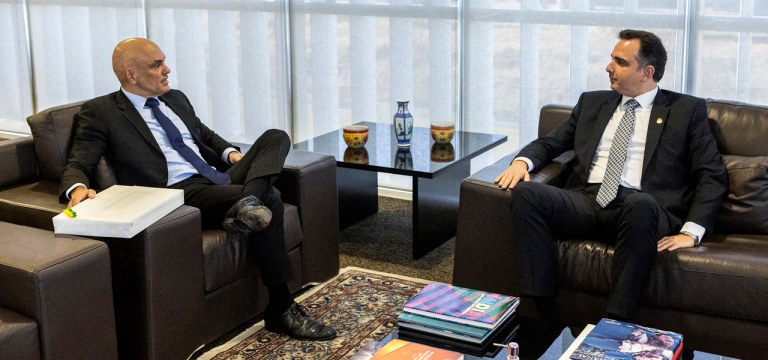 Alexandre de Moraes (à esq.) e Rodrigo Pacheco