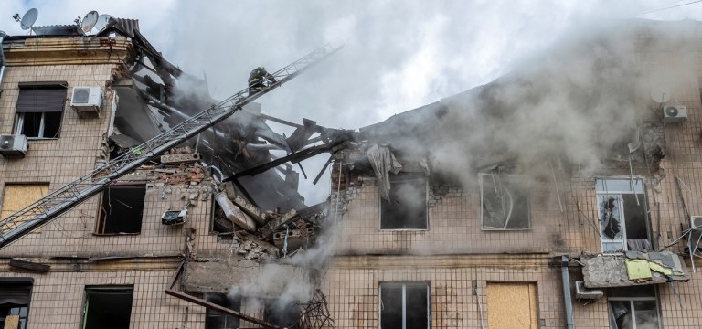 Prédio residencial atingido em Kharkiv 6/9/2022