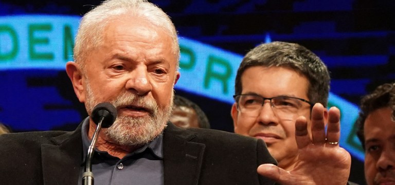 Lula discursa a apoiadores após votação no domingo 02/10/2022