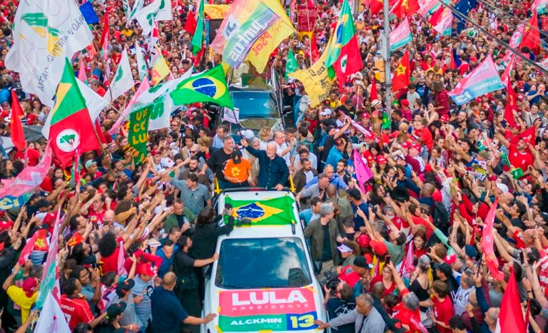 Lula faz ato de campanha em Porto Alegre