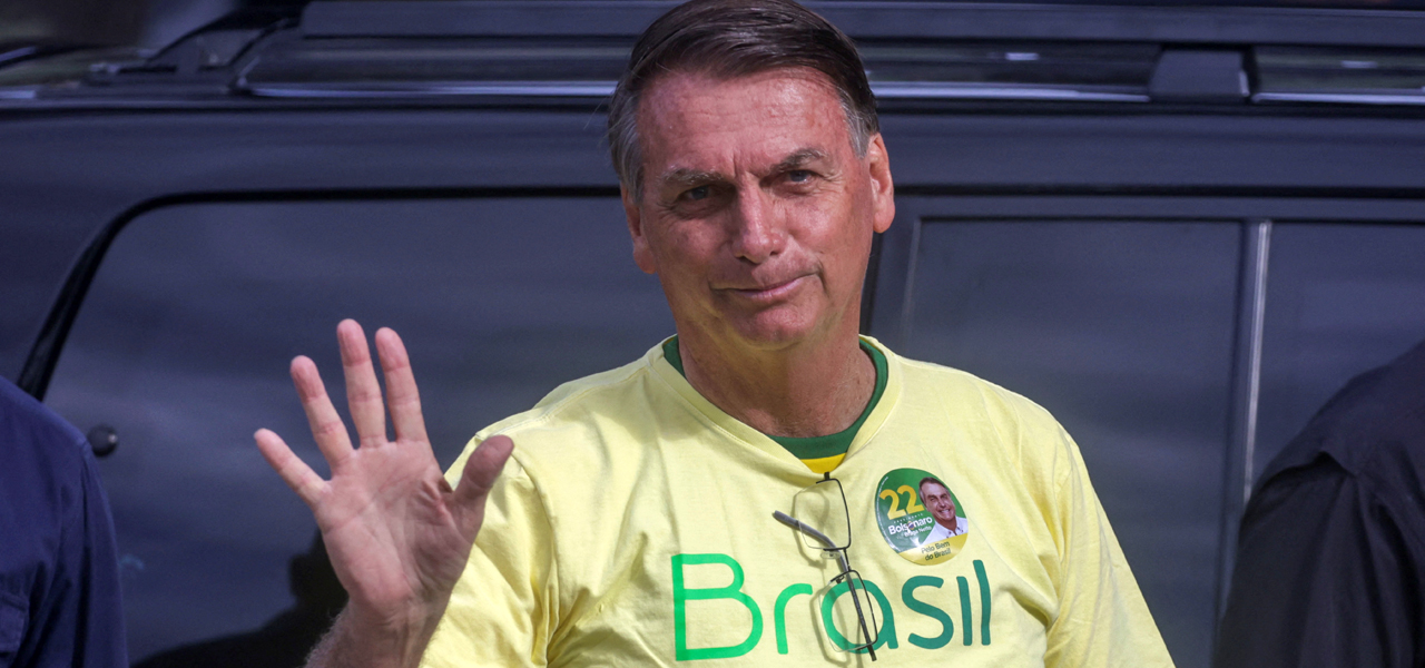 Presidente Jair Bolsonaro do lado de fora do local de votação no Rio de Janeiro 30/10/2022