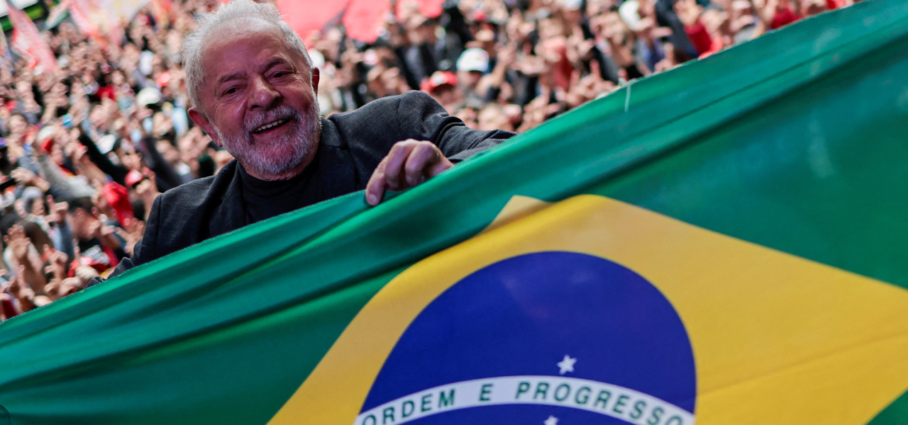 Lula durante ato de campanha em Curitiba. 17/09/2022