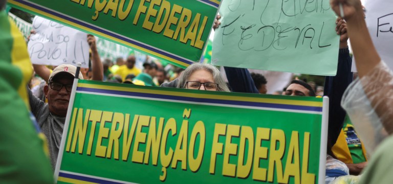 Bolsonaristas em protesto no Rio de Janeiro contra a eleição presidencial pedem "intervenção federal" 02/11/2022