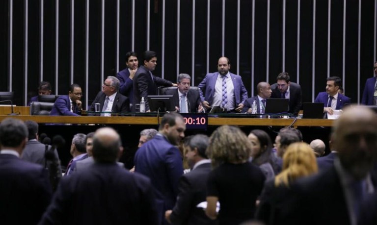 Arthur Lira e plenário da Câmara