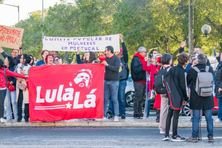 Apoiadores de Luiz Inácio Lula da Silva em Lisboa