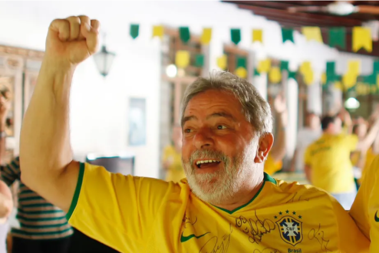 Lula com a camisa da Seleção Brasileira