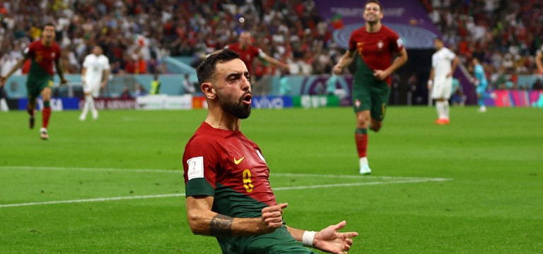Bruno Fernandes comemora gol de Portugal contra o Uruguai