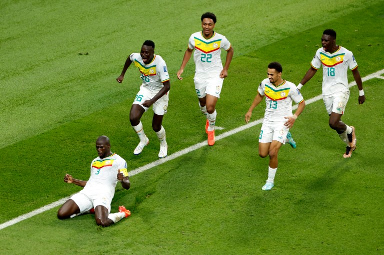 Kalidou Koulibaly comemora gol da vitória de Senegal contra o Equador