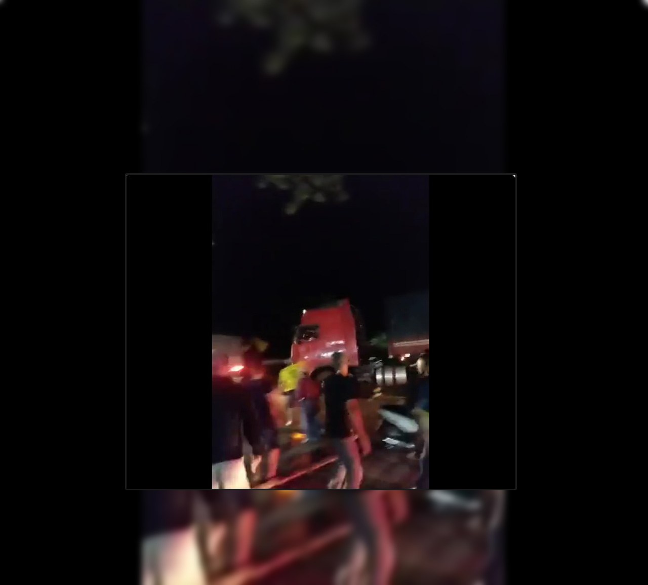 Caminhão atropela manifestantes em Rondônia