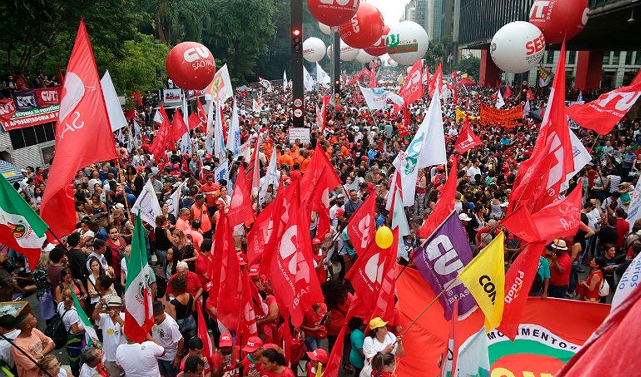 Centrais sindicais finalizam os preparativos para o chamado dia nacional de paralisação, marcado para 10 de novembro, sexta-feira da semana que vem, na véspera da entrada em vigor da Lei 13.467, de "reforma" da legislação trabalhista; com manifestações em locais de trabalho, a atividade inclui ainda atos de protesto, como o de São Paulo, que terá concentração às 9h30 na Praça da Sé, com passeata para a Avenida Paulista