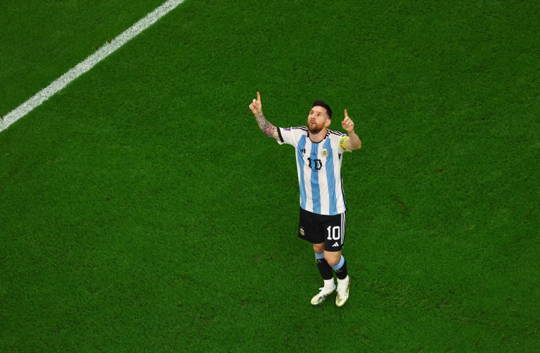 Lionel Messi comemora gol marcado pela Argentina contra a Austrália na Copa do Mundo do Catar