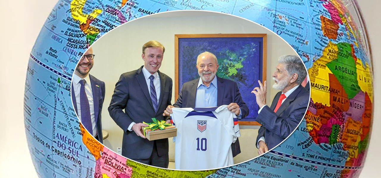 Jake Sullivan (gravata listrada), Luiz Inácio Lula da Silva (no meio) e o ex-ministro das Relações Exteriores Celso Amorim (gravata vermelha)