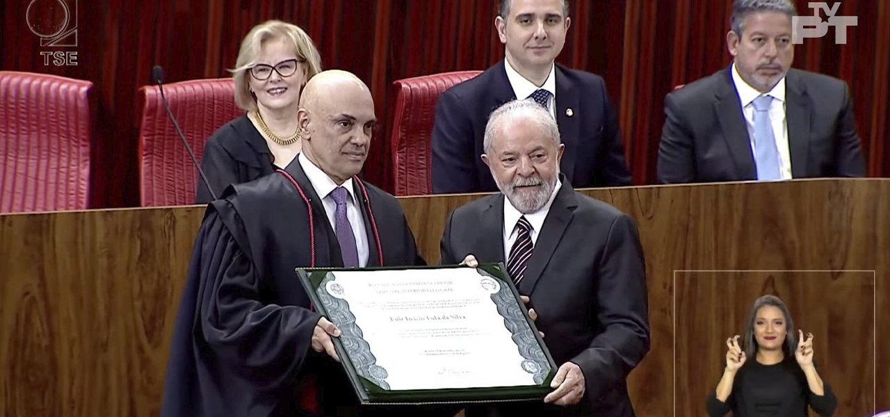 Luiz Inácio Lula da Silva recebe diploma de presidente da República do ministro Alexandre e Moraes - 12.12.2022