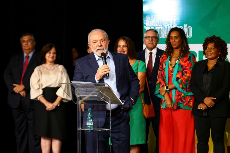 O presidente eleito, Luiz Inácio Lula da Silva, durante cerimônia de entrega do relatório final da transição de governo e anúncio de novos ministros.