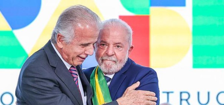 José Múcio (à esq.) e Luiz Inácio Lula da Silva
