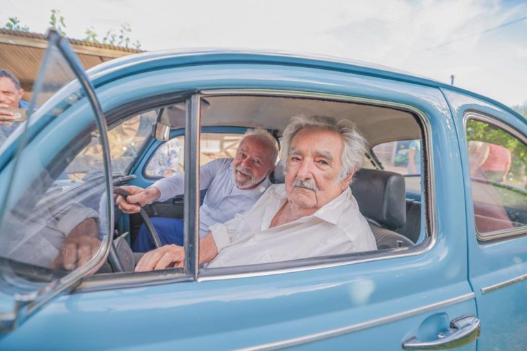 Luiz Inácio Lula da Silva e José Pepe Mujica (de bigode)