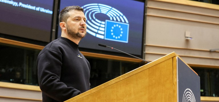 Presidente da Ucrânia, Volodymyr Zelensky, discursa no Parlamento Europeu em Bruxelas09/02/2023 Alain Rolland/União Europeia 2023/Divulgação via REUTERS