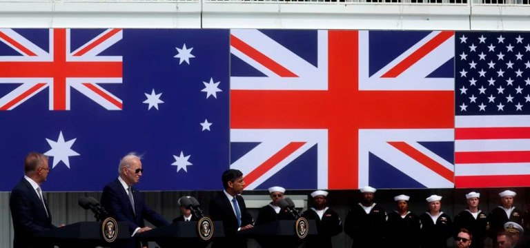 O presidente dos EUA, Joe Biden, o primeiro-ministro australiano, Anthony Albanese, e o primeiro-ministro britânico, Rishi Sunak, fazem comentários sobre a parceria Austrália - Reino Unido - EUA (AUKUS), após uma reunião trilateral, na Base Naval de Point Loma em San Diego, Califórnia, EUA, em 13 de março de 2023