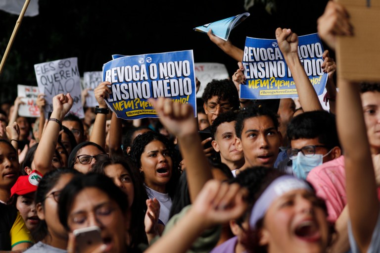 Estudantes protestam pela revogação do novo Ensino Médio