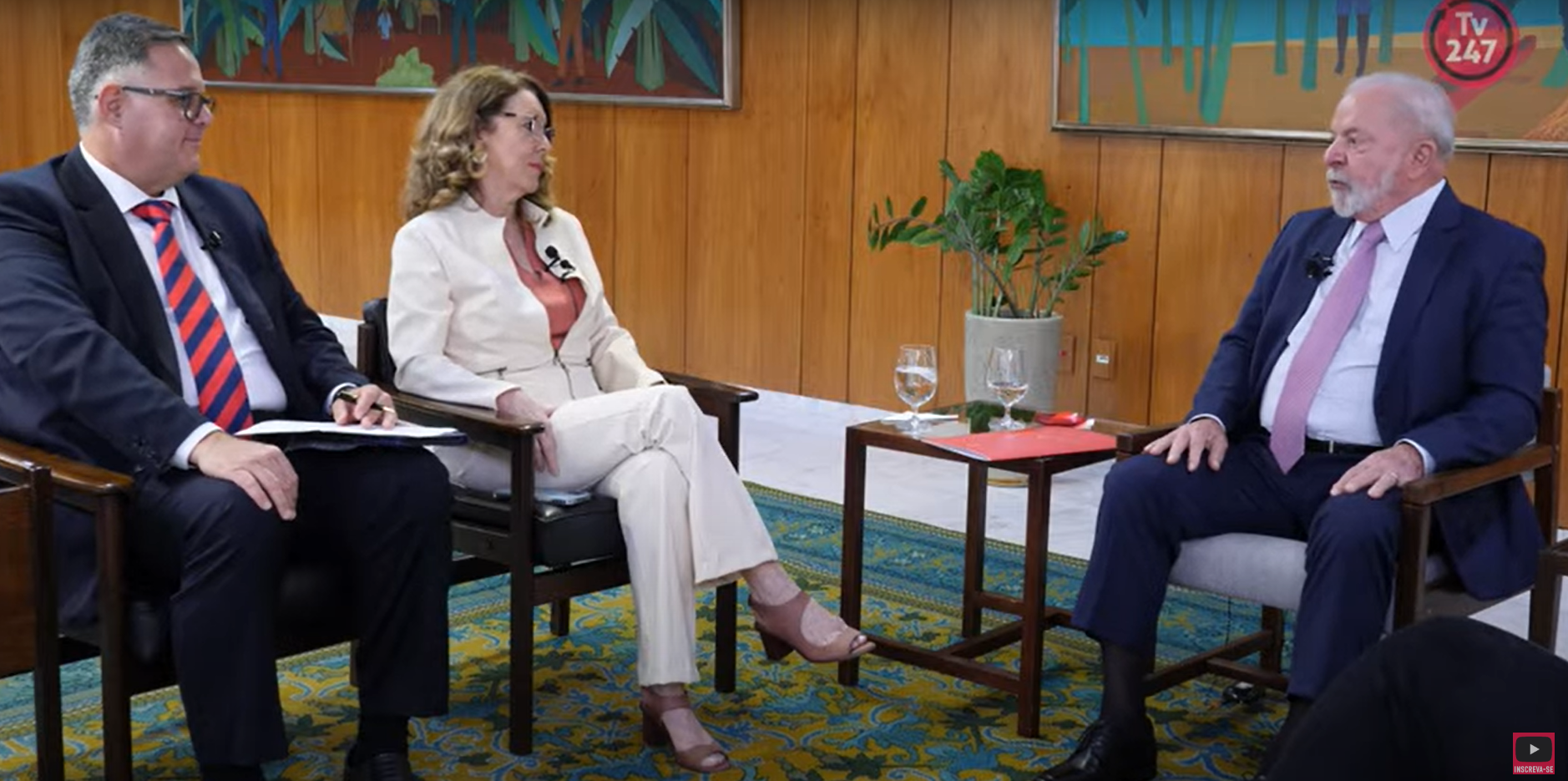 Jornalistas Luis Costa Pinto, Helena Chagas e o presidente Luiz Inácio Lula da Silva - 21.03.2023