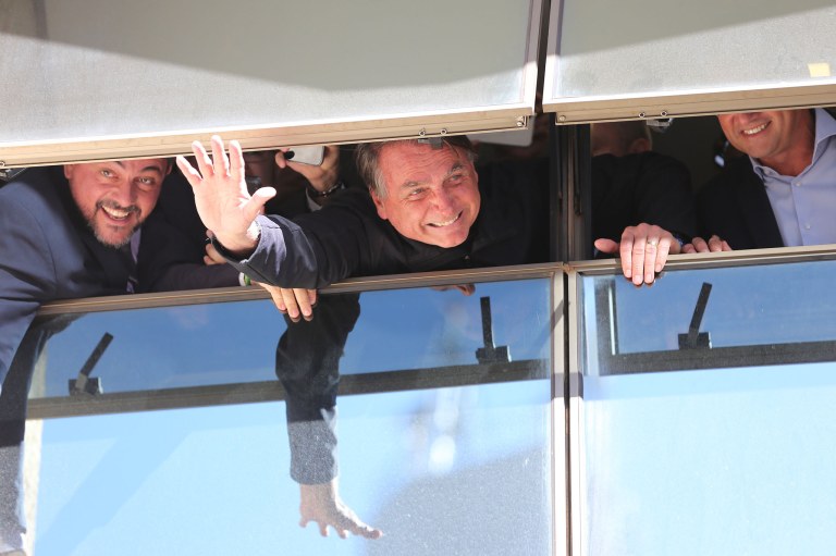 Jair Bolsonaro chega à sede do PL em Brasília e acena para apoiadores - 30.03.2023