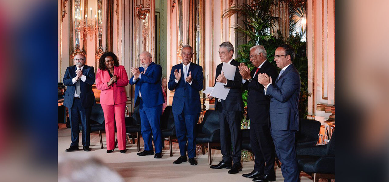 Chico Buarque recebe Prêmio Camões dos presidentes Lula e Marcelo Rebelo