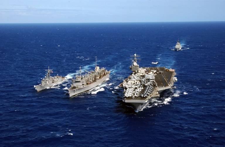 Porta-aviões e navios do grupo de batalha Carl Vinson, dos EUA
U.S. Navy photo by Photographer's Mate Airman Dustin Howell (RELEASED)