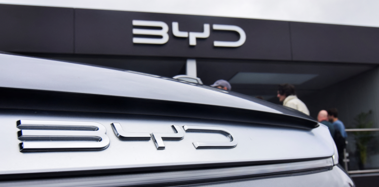 Veículo da BYD sendo exibido em evento no Reino Unido 28/04/2023