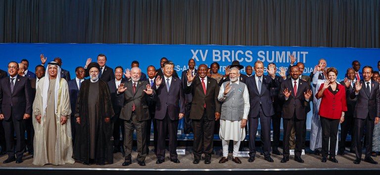 Presidente da República, Luiz Inácio Lula da Silva, e presidentes dos países amigos do BRICS, posam para foto oficial após a reunião do grupo, no Sandton Convention Centre. Joanesburgo – África do Sul