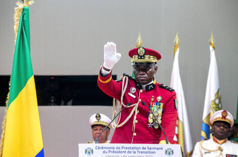 O general Brice Oligui Nguema toma posse como líder interino do Gabão