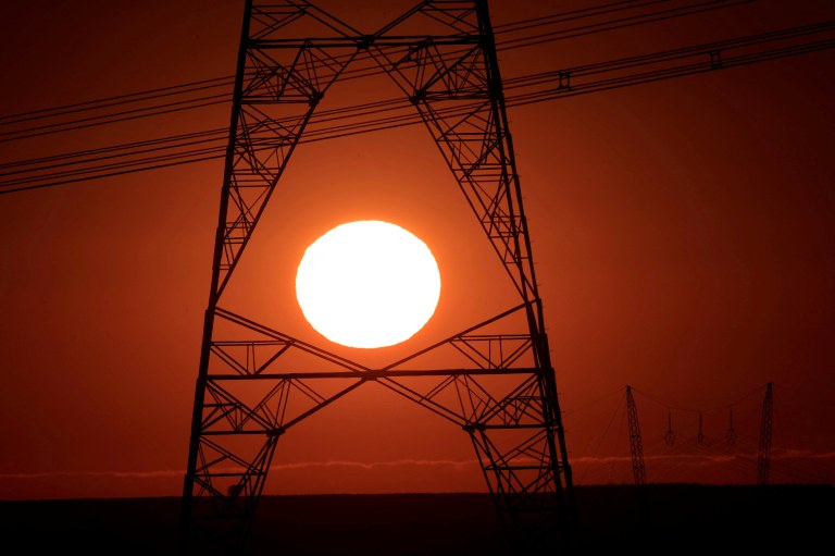 Torre de transmissão de energia elétrica perto de Brasília