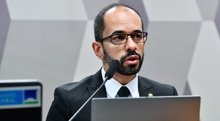 Leonardo Cardoso de Magalhães teve aprovação unânime na CCJ; indicação para o cargo de defensor-geral federal da DPU segue para o Plenário