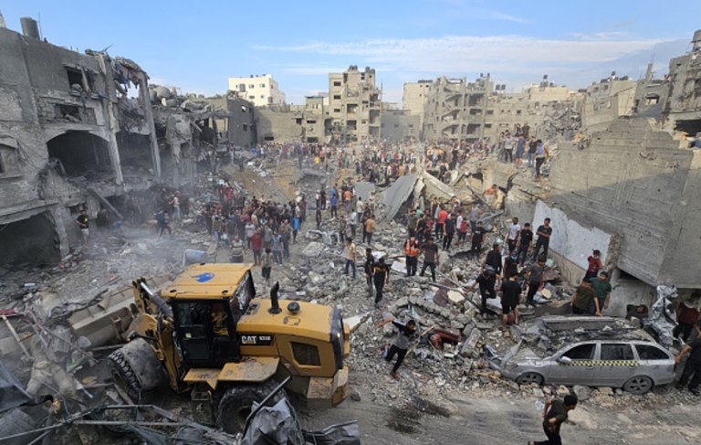 Israel ataca campo de refugiados em Gaza