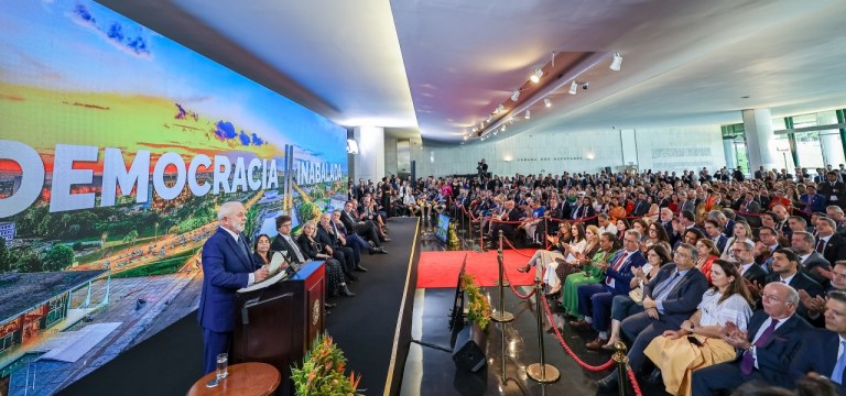 Presidente Lula discursa no ato Democracia Inabalada