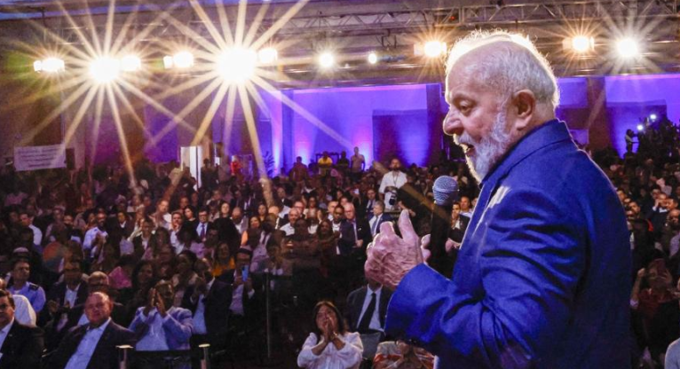Presidente Lula discursa durante a cerimônia de implantação do Parque Tecnológico Aeroespacial da Bahia, em Salvador - 18/01/2024
