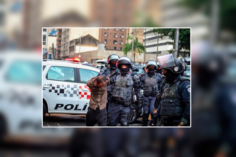 Policiais prendem manifestantes na capital paulista