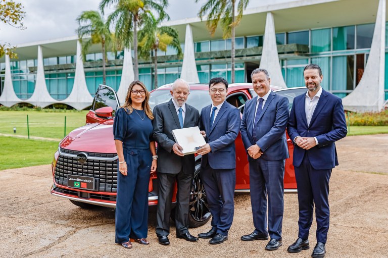 Lula recebe representantes da BYD