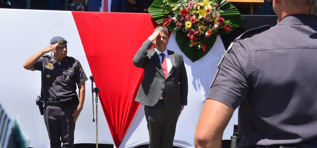 A operação para maquiar Tarcísio como bolsonarista “moderado” não engana ninguém