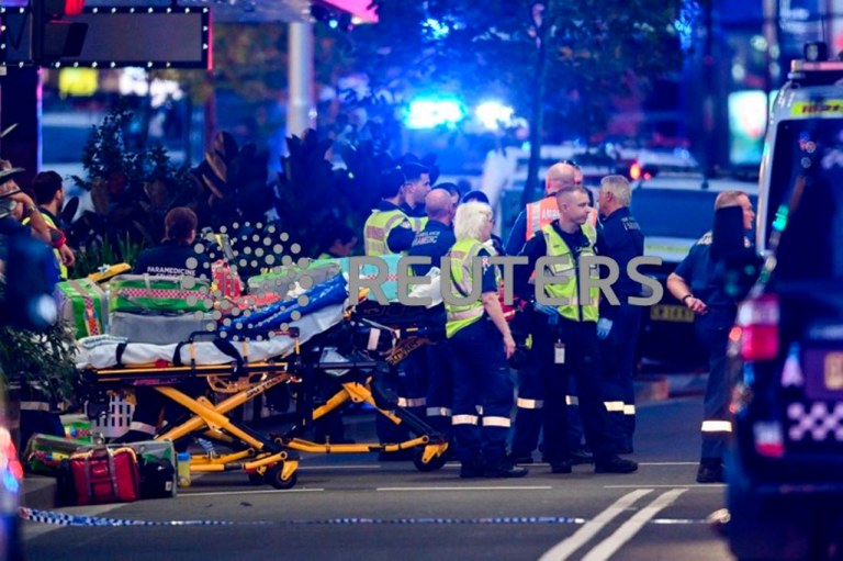 Polícia e serviços de emergência em Bondi Junction, em Sydney