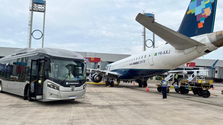 Ônibus elétrico da BYD no Aeroporto de Curitiba