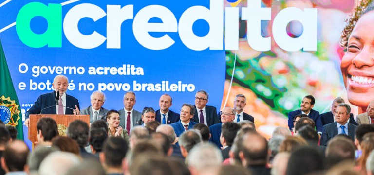 Lula no lançamento do programa "Acredita"