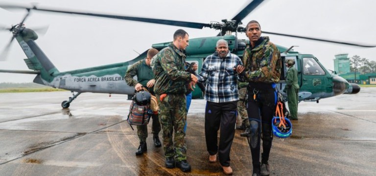 Resgate com auxílio de helicóptero da FAB no RS