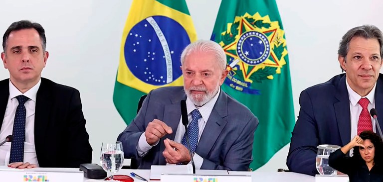 Rodrigo Pacheco (presidente do Senado), Lula (presidente da República) e Fernando Haddad (ministro da Fazenda)