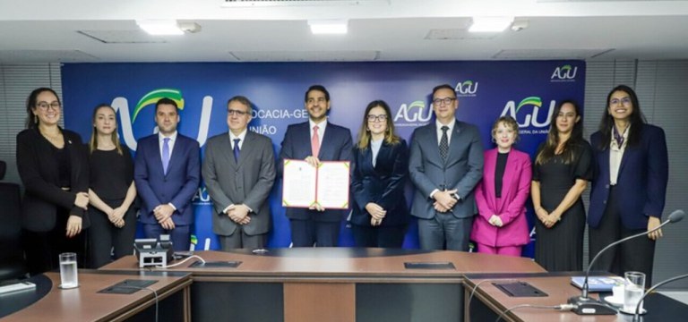 Jorge Messias e representantes de plataformas digitais