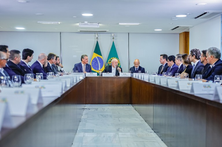 Presidente da República, Luiz Inácio Lula da Silva, durante reunião com Associação Brasileira das Indústrias Exportadoras de Carnes (ABIEC), Associação Brasileira de Proteína Animal (ABPA), e Associação Brasileira de Frigoríficos (Abrafrigo), acompanhado do Ministro da Agricultura e Pecuária, Carlos Fávaro, no Palácio do Planalto