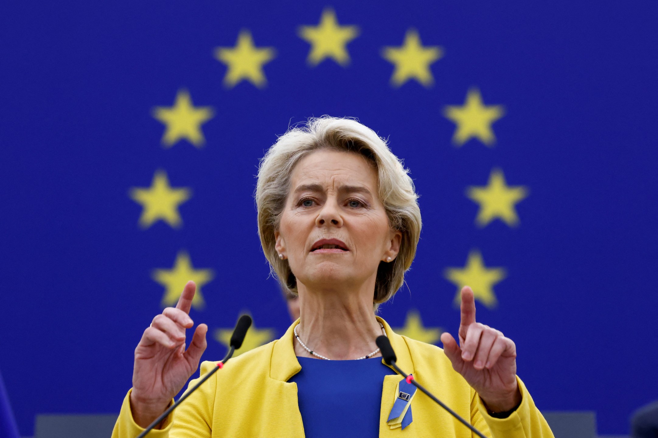 Bloco dirigido por Ursula Van der Leyen alcança maioria e ela deve ser reeleita para presidir a Comissão Europeia